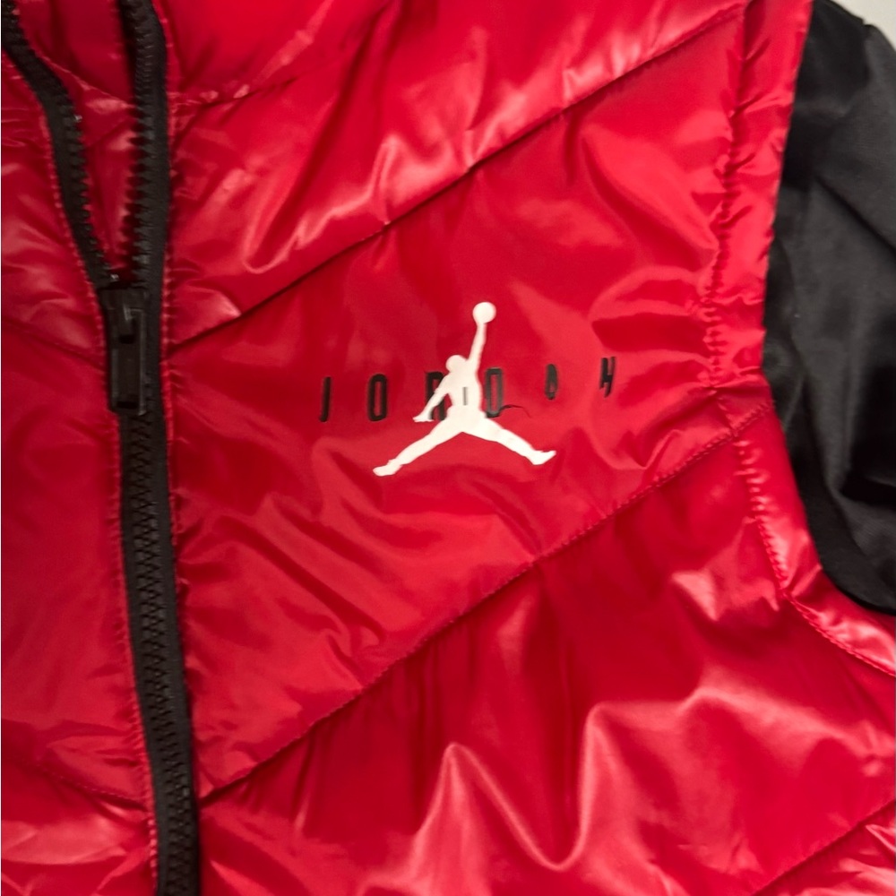 Boys large Jordan Red and Black Jacket - Picture 3 of 9